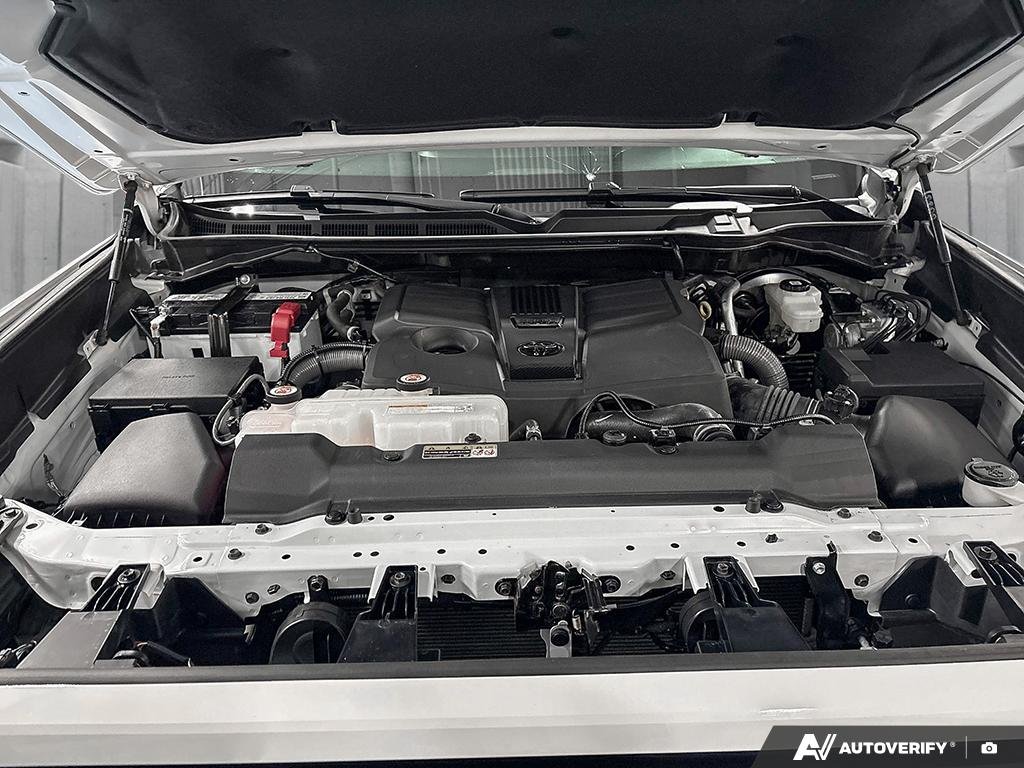 2025 Toyota Tundra S2500072 | SR White Edmonton - photo #9