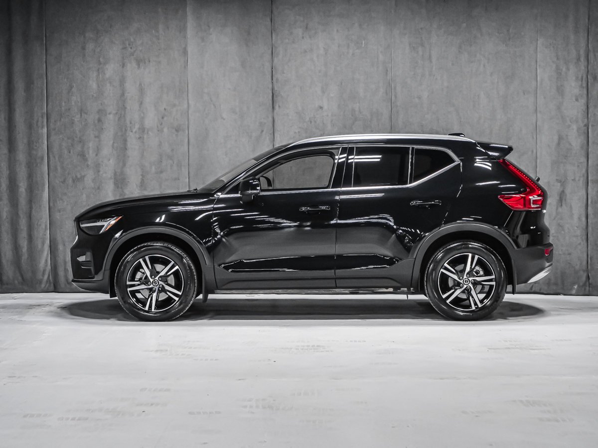 2025 Volvo XC40 B5 CORE BRIGHT CLIMATE Black Montreal - photo #2