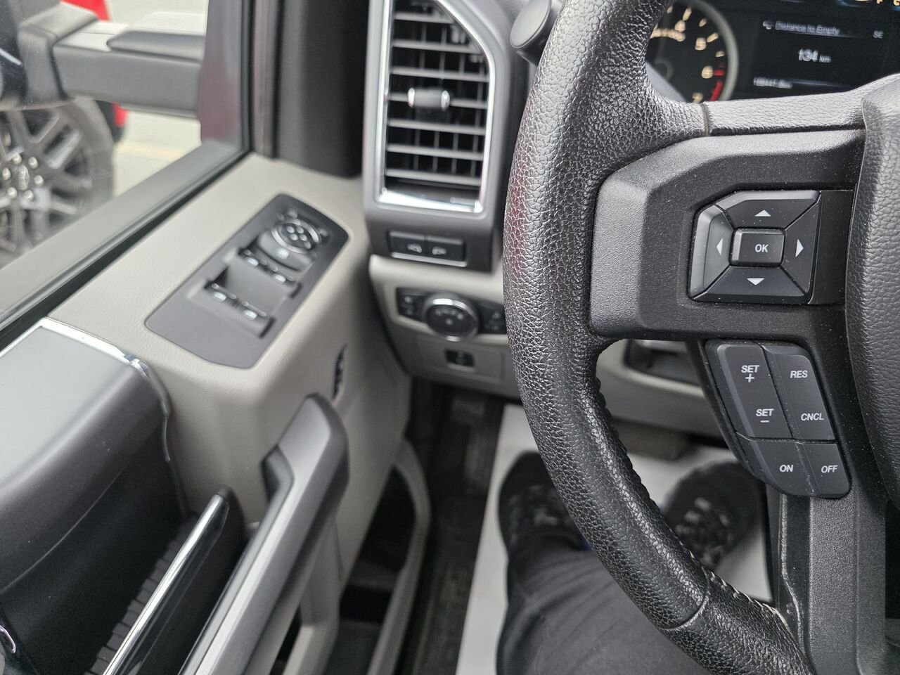 Ford F-150 Cab SuperCrew 4RM 157 po XLT 2016 Noir Rouyn-Noranda - photo #13