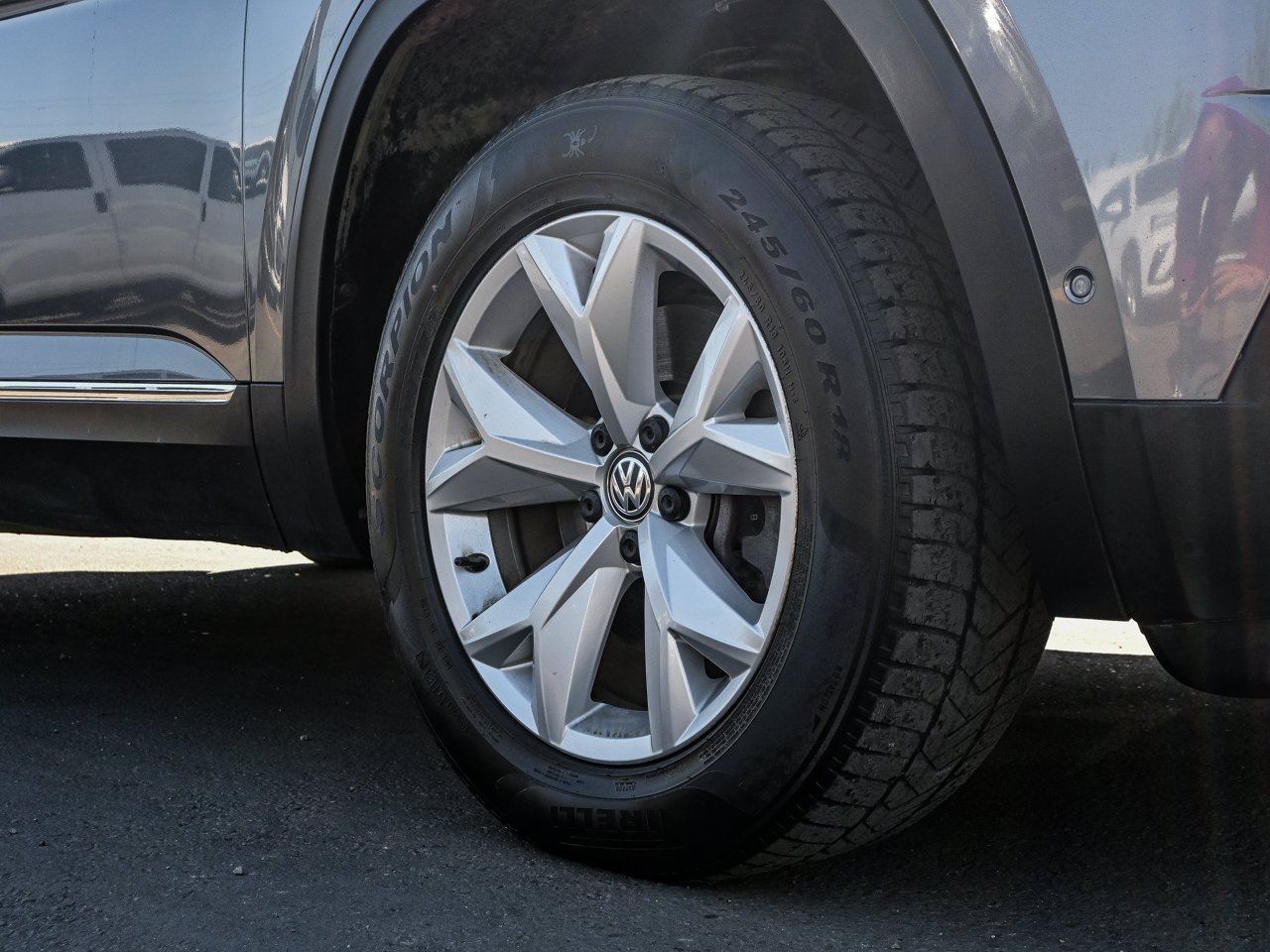 2018 Volkswagen Atlas Execline 3.6 FSI 4MOTION Grey Sherwood Park - photo #5