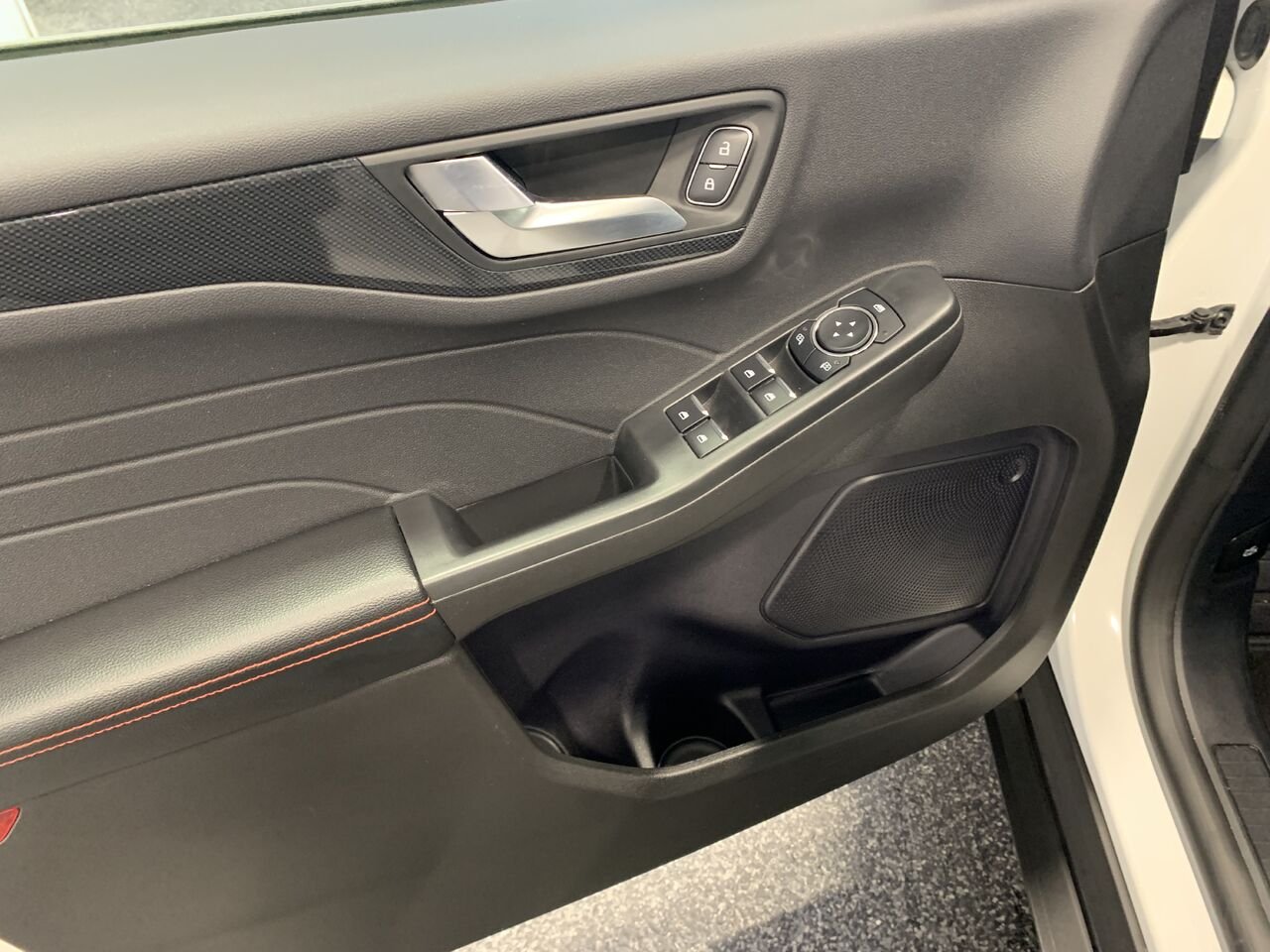 2024 Ford Escape ST-LINE AWD ST-Line Select TI White Châteauguay - photo #24