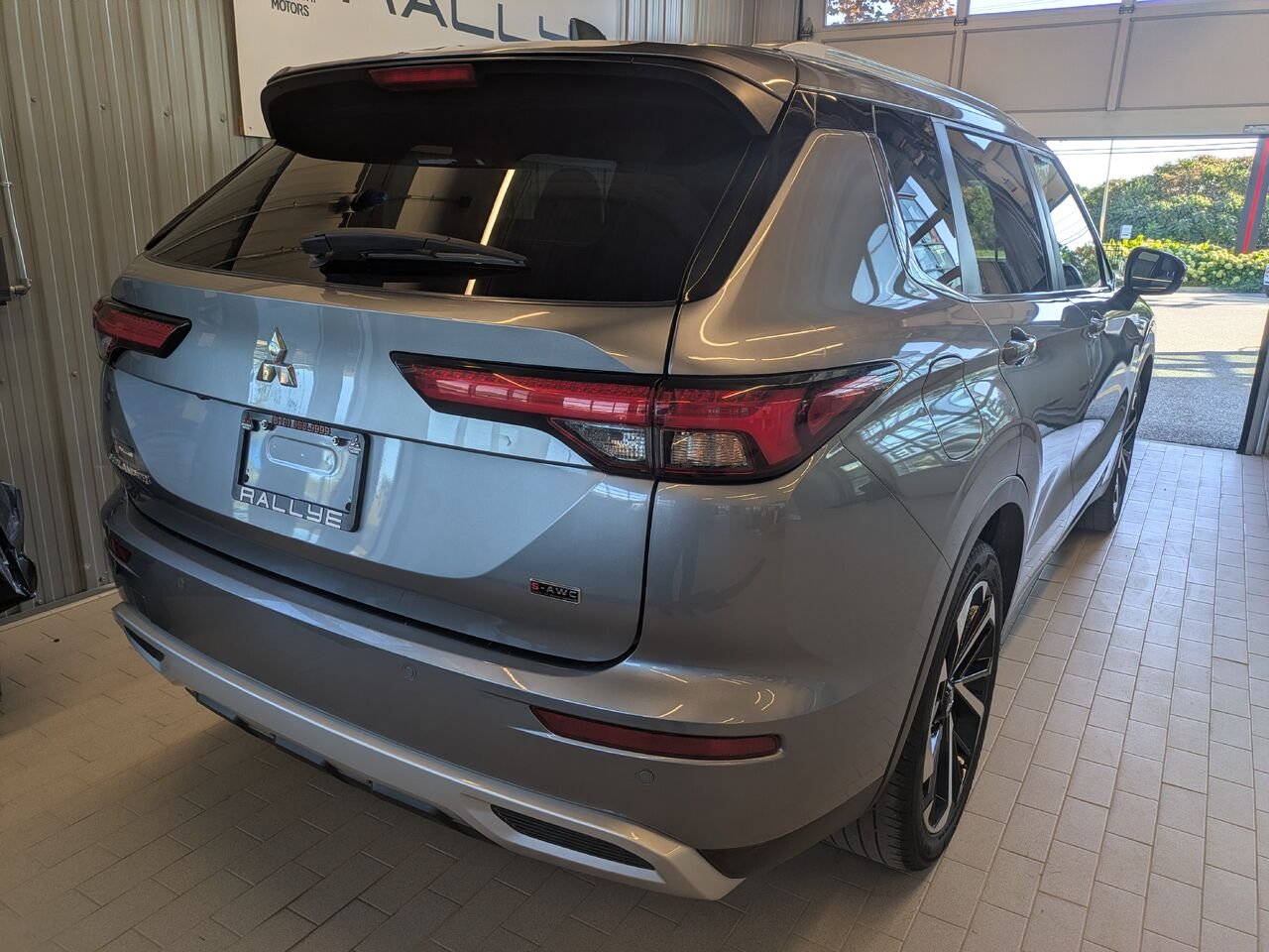 2023 Mitsubishi Outlander Grey Gatineau - photo #20