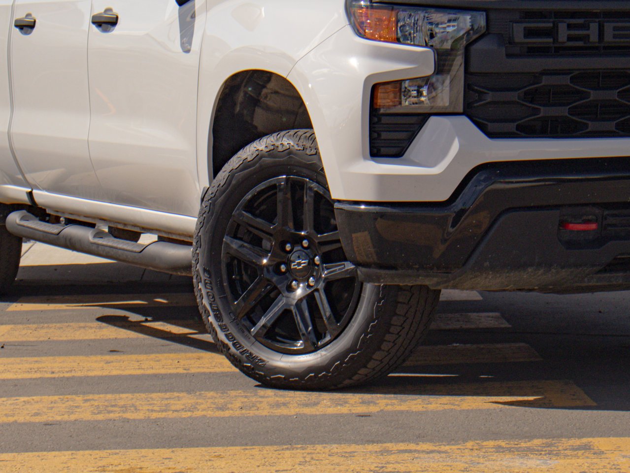 2024 Chevrolet Silverado 1500 4WD Crew Cab 147 Custom Trail Boss White Sherwood Park - photo #5