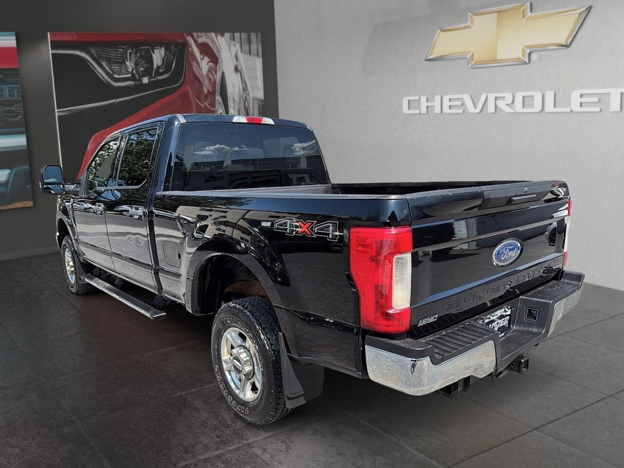 Ford Super Duty F-250 SRW XLT cabine 6 places 4RM 176 po 2017 Noir Saint-Hyacinthe - photo #3