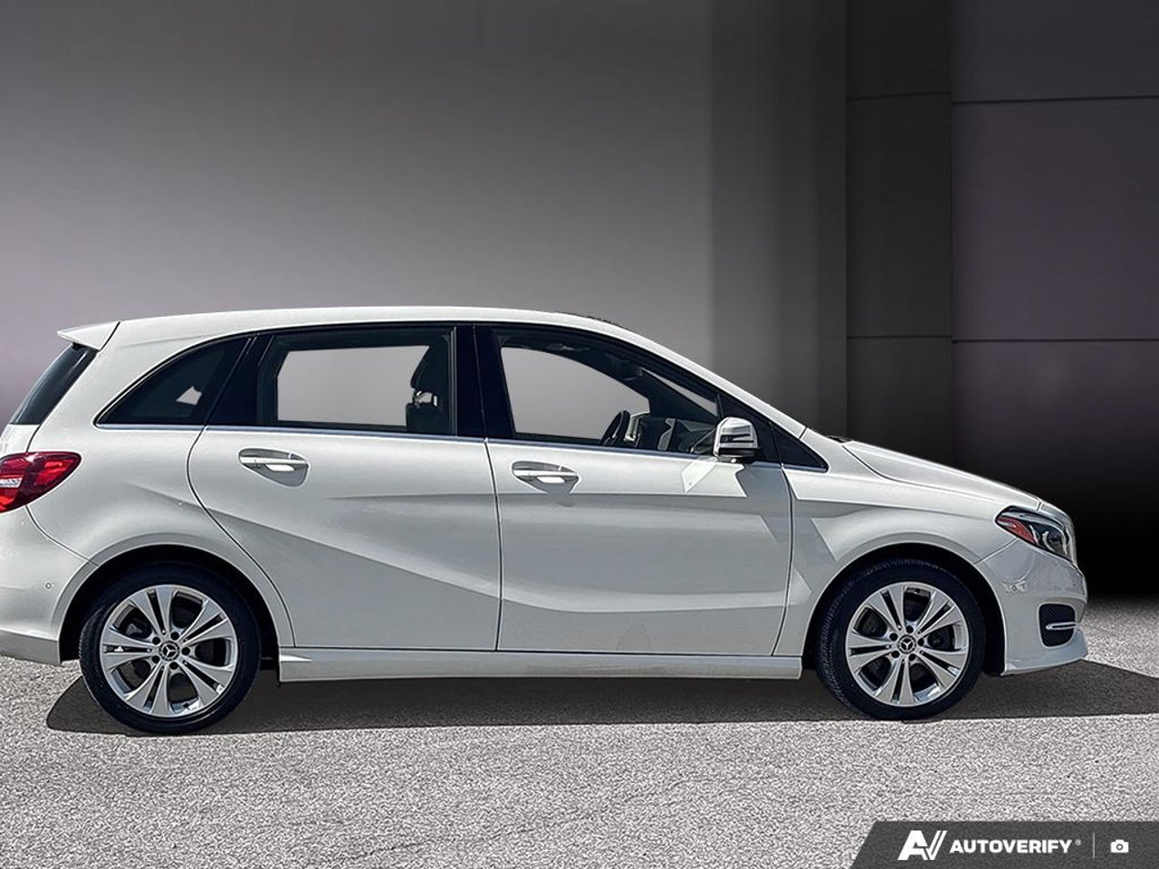 Mercedes-Benz B-Class WDDMH4GB5JJ447885 2018 Blanc Mirabel - photo #5