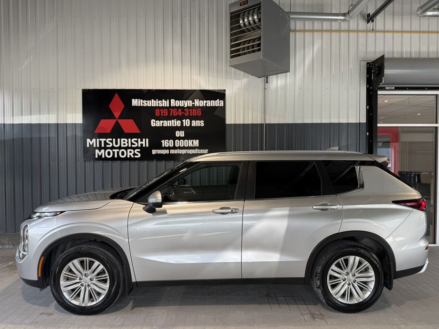 Mitsubishi Outlander SE S-AWC 2024 Gris