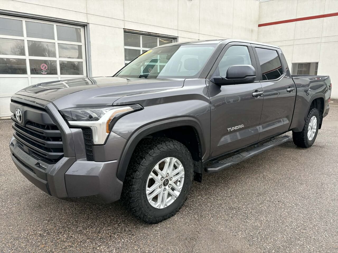 Toyota TUNDRA 2024 Gris Mont-Laurier - photo #0