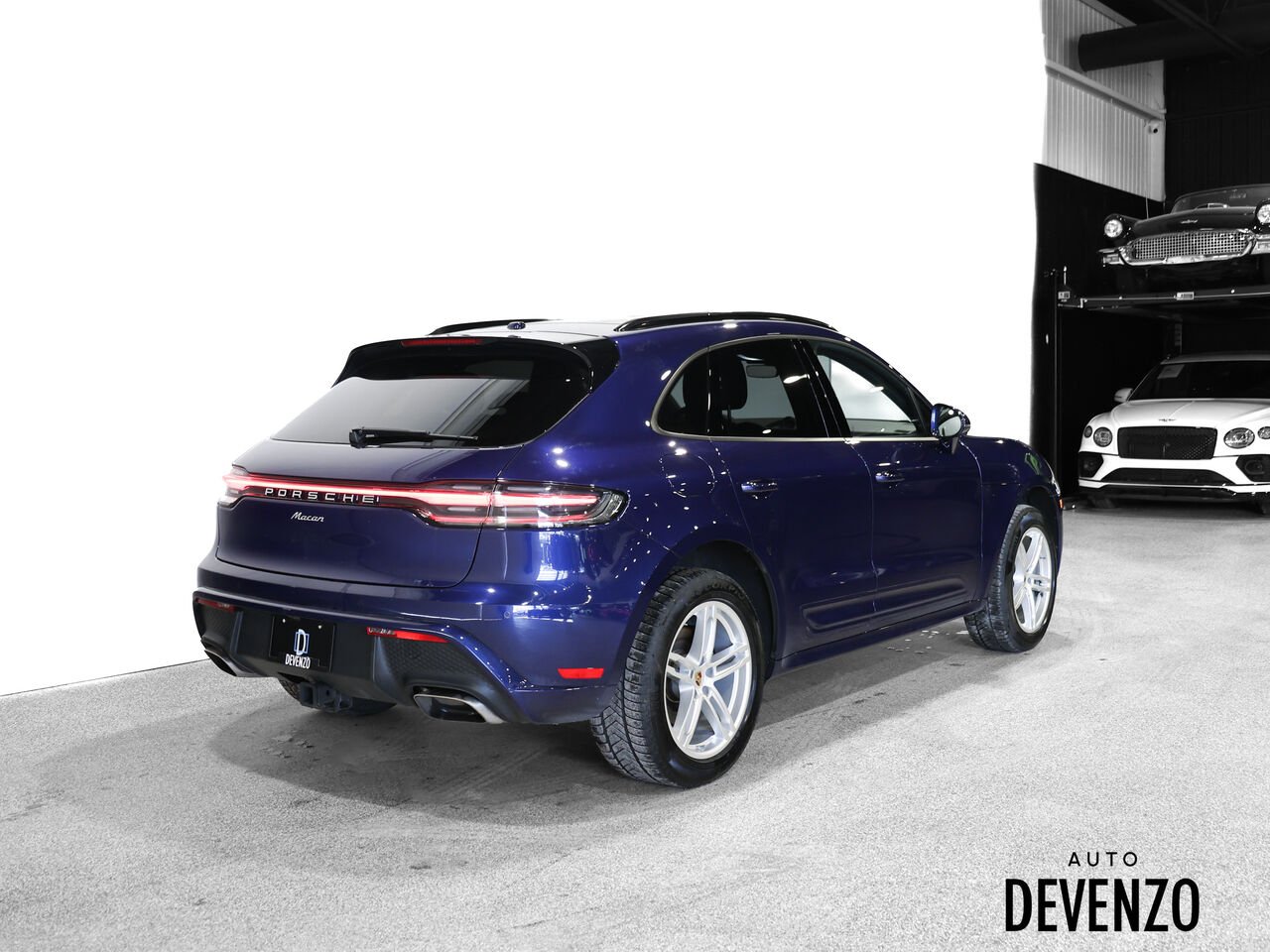 2025 Porsche Macan Blue Saint-Eustache - photo #2