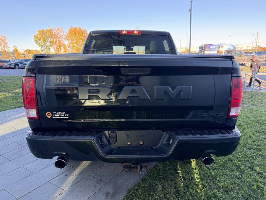 Ram 1500 Classic Express 5.7L ** ÉDITION NUIT ** GROS MIRROIRS ** GROUPE COMMODITÉ ** 5 pi 7 po 2020 Noir