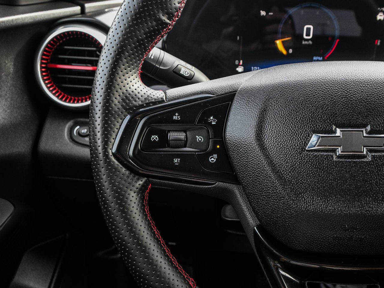 2025 Chevrolet Trax FWD 4dr 2RS Black Sherwood Park - photo #20