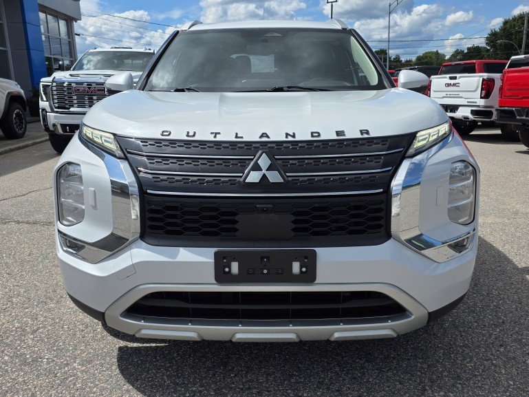 2022 Mitsubishi Outlander SE S-AWC White Mont-Laurier - photo #1