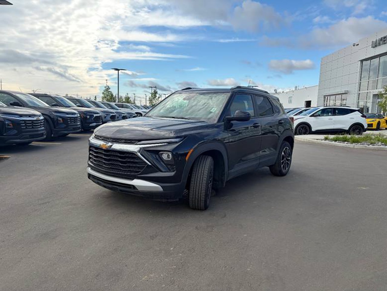 2024 Chevrolet Trailblazer AWD 4dr LT Black Sherwood Park - photo #2