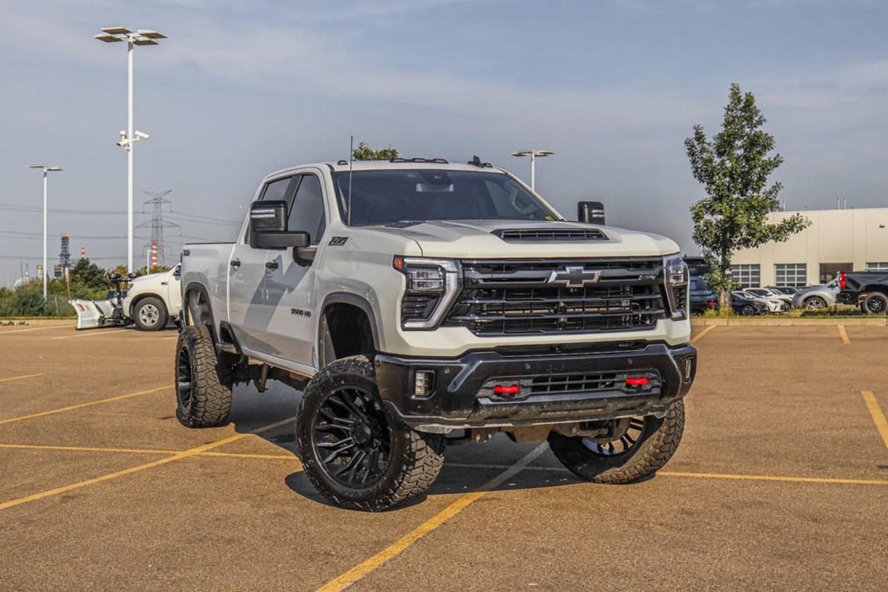 2026 Chevrolet Silverado 3500HD 4WD Crew Cab 159 LT White Sherwood Park - photo #1