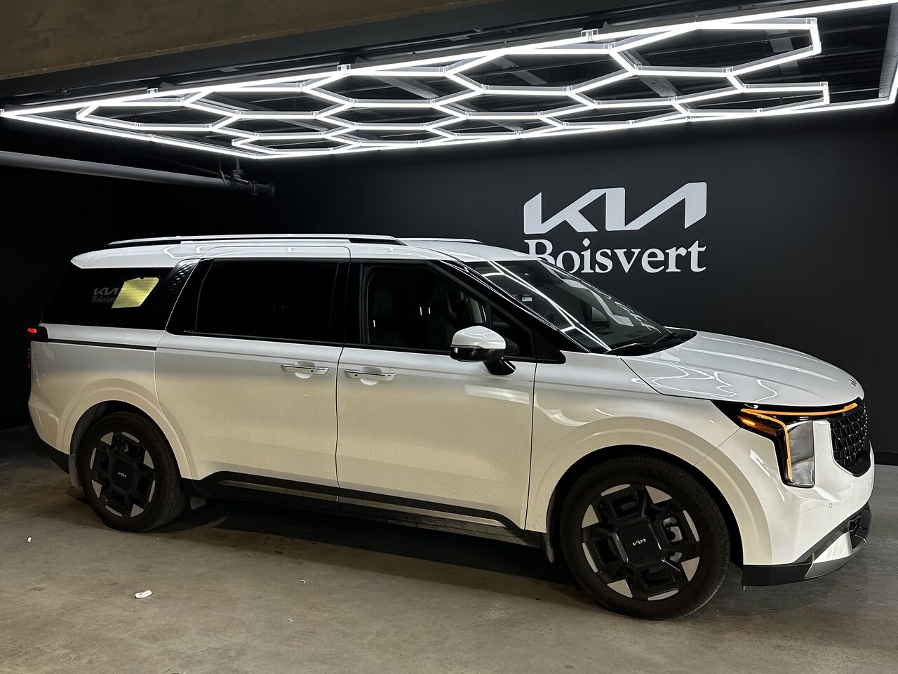 2026 Kia Carnival Snow White Pearl Blainville - photo #1