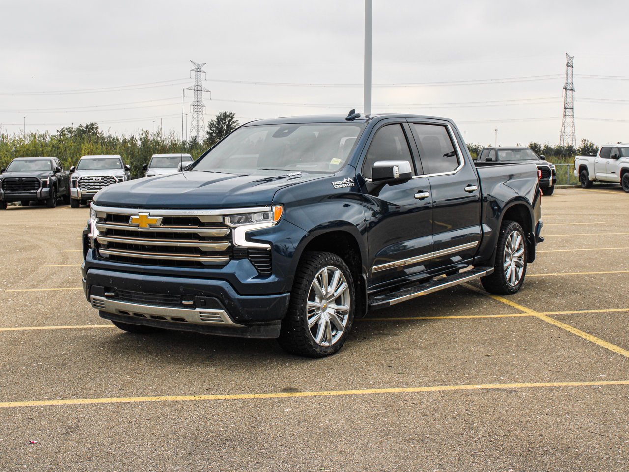 2022 Chevrolet Silverado 1500 4WD Crew Cab 147 High Country Blue Sherwood Park - photo #3