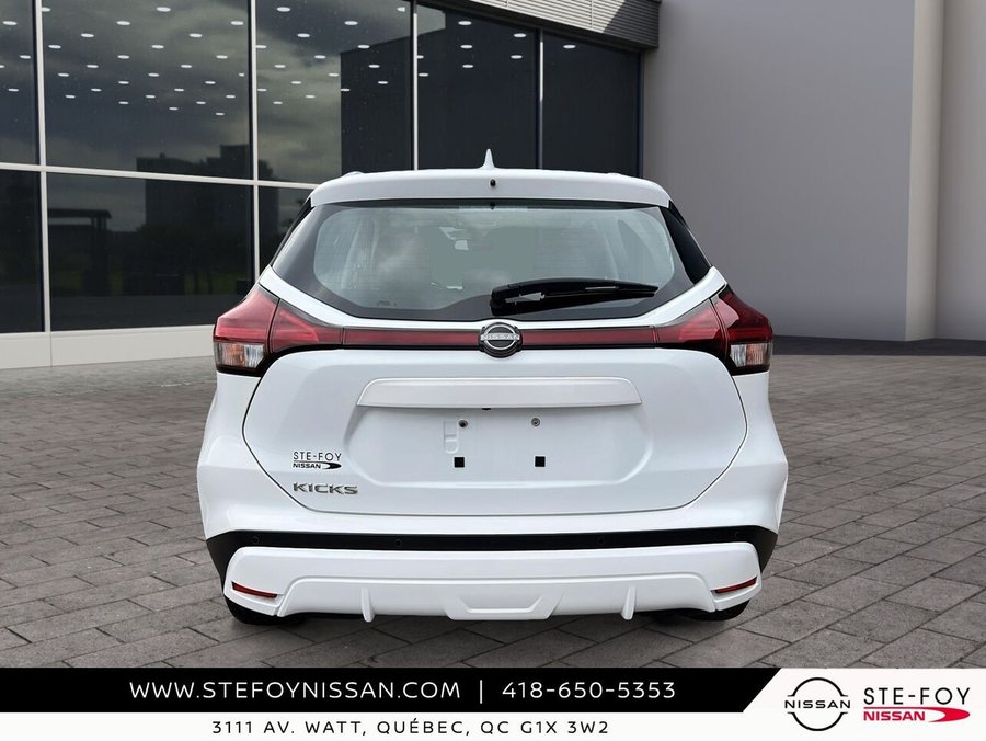 2025 Nissan Kicks Play SV 2025 Black
