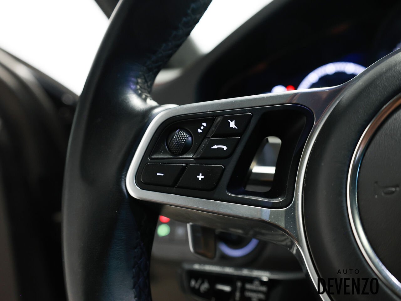 2022 Porsche Cayenne Black Saint-Eustache - photo #14