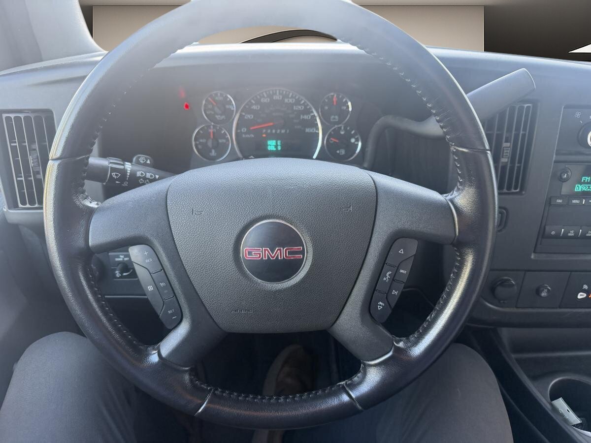 2023 GMC Savana White  - photo #8