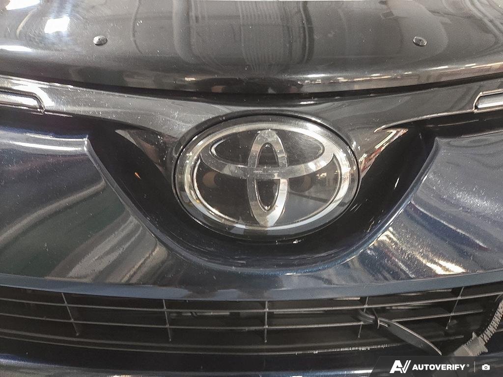 2018 Toyota RAV4 2602396A | XLE AWD, very low kilometers Blue Edmonton - photo #8