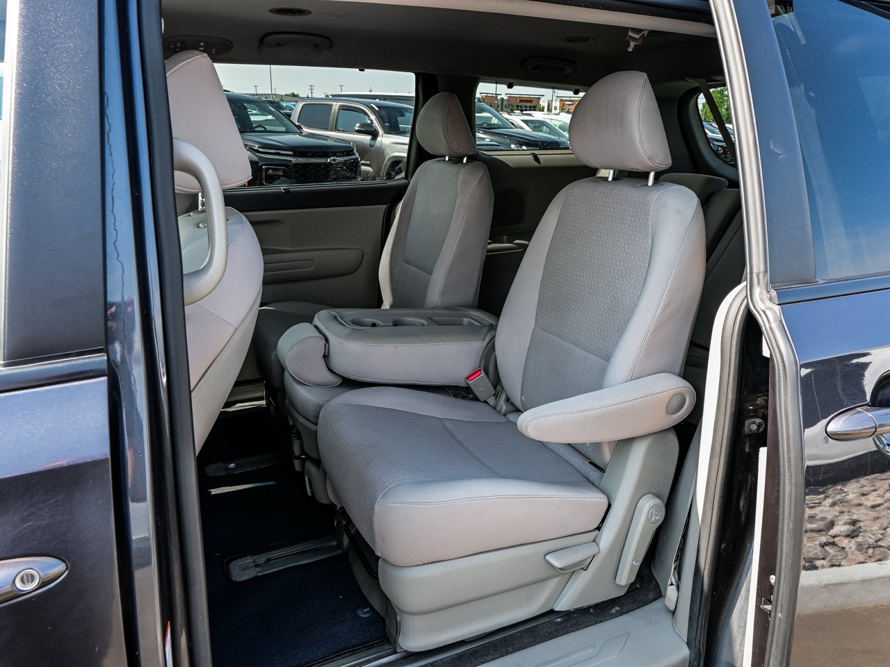 2017 Kia Sedona 4dr Wgn LX Grey Sherwood Park - photo #30