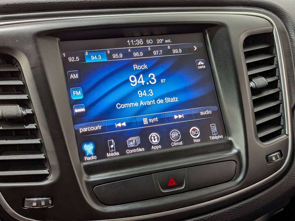 Chrysler 200 4dr Sdn Limited FWD 2016 Bleu Val-David - photo #20