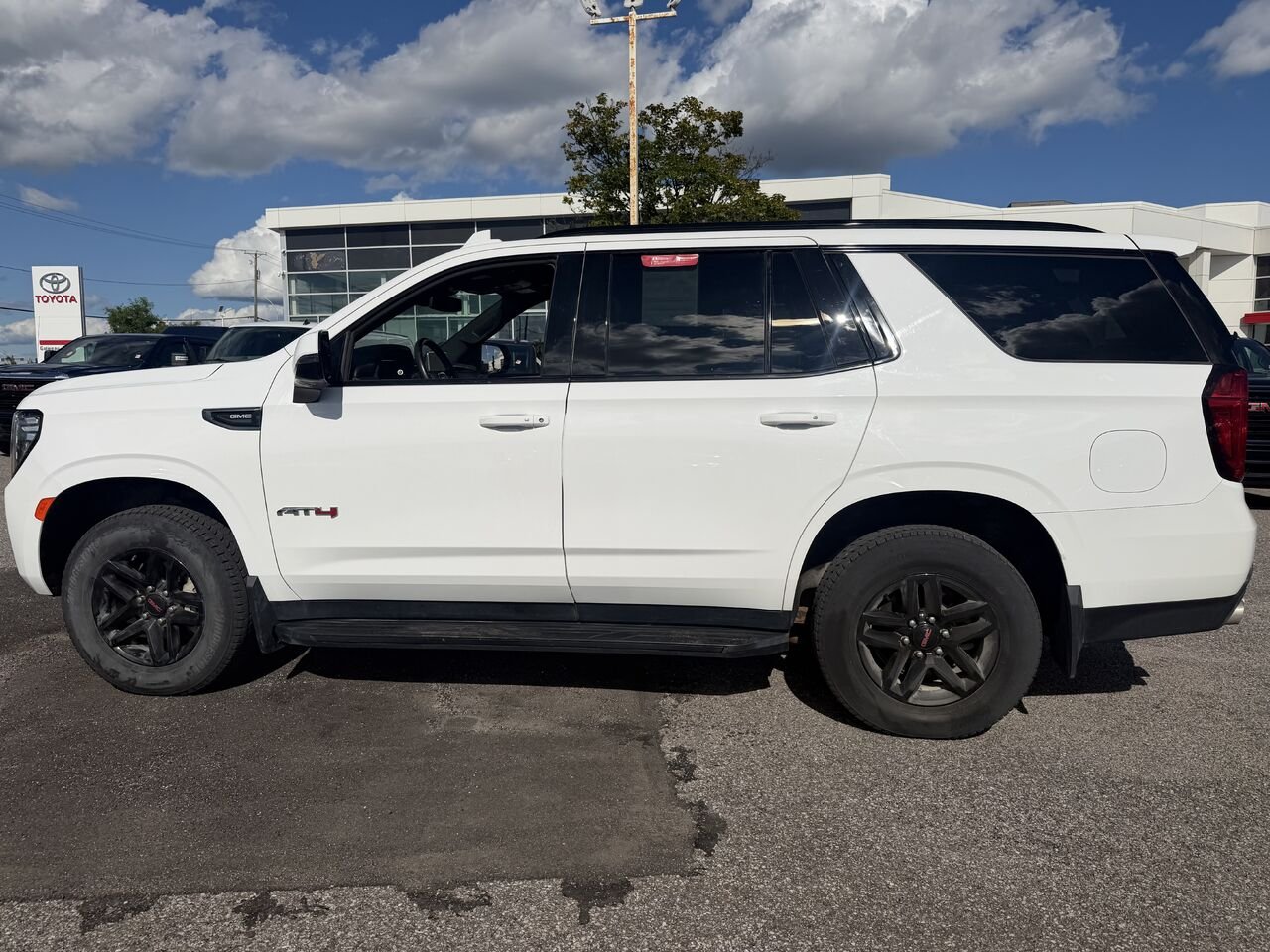 2023 GMC YUKON AT4 AT4 4 portes 4RM White Gatineau - photo #12