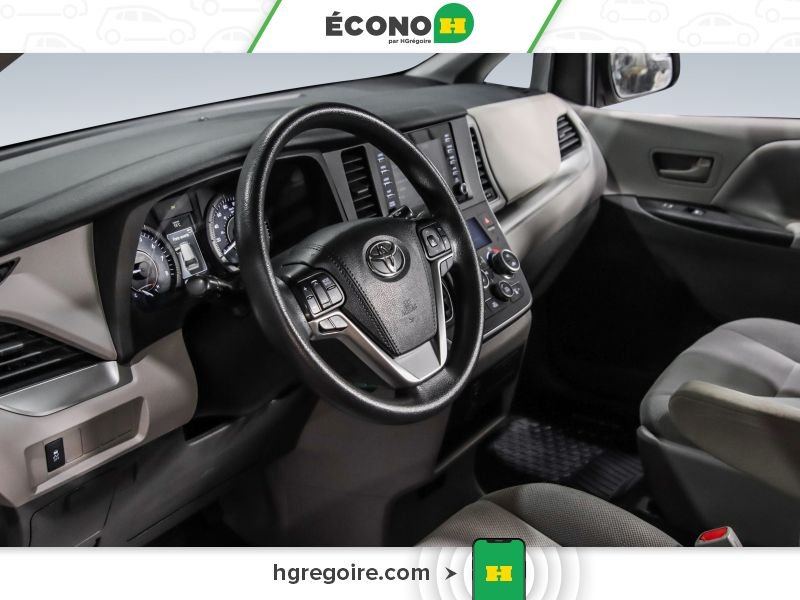 2020 Toyota Sienna White Saint-Eustache - photo #14