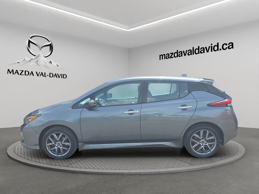 Nissan LEAF SV PLUS à hayon, Commande audio au volant, caméra de recul, détecteur d'angles morts, grosse 2020 Gris