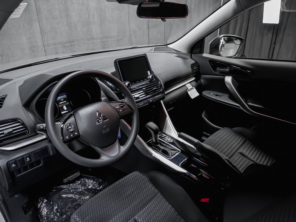 Mitsubishi Eclipse Cross ES 2026 Gris titane métallisé Montréal - photo #12