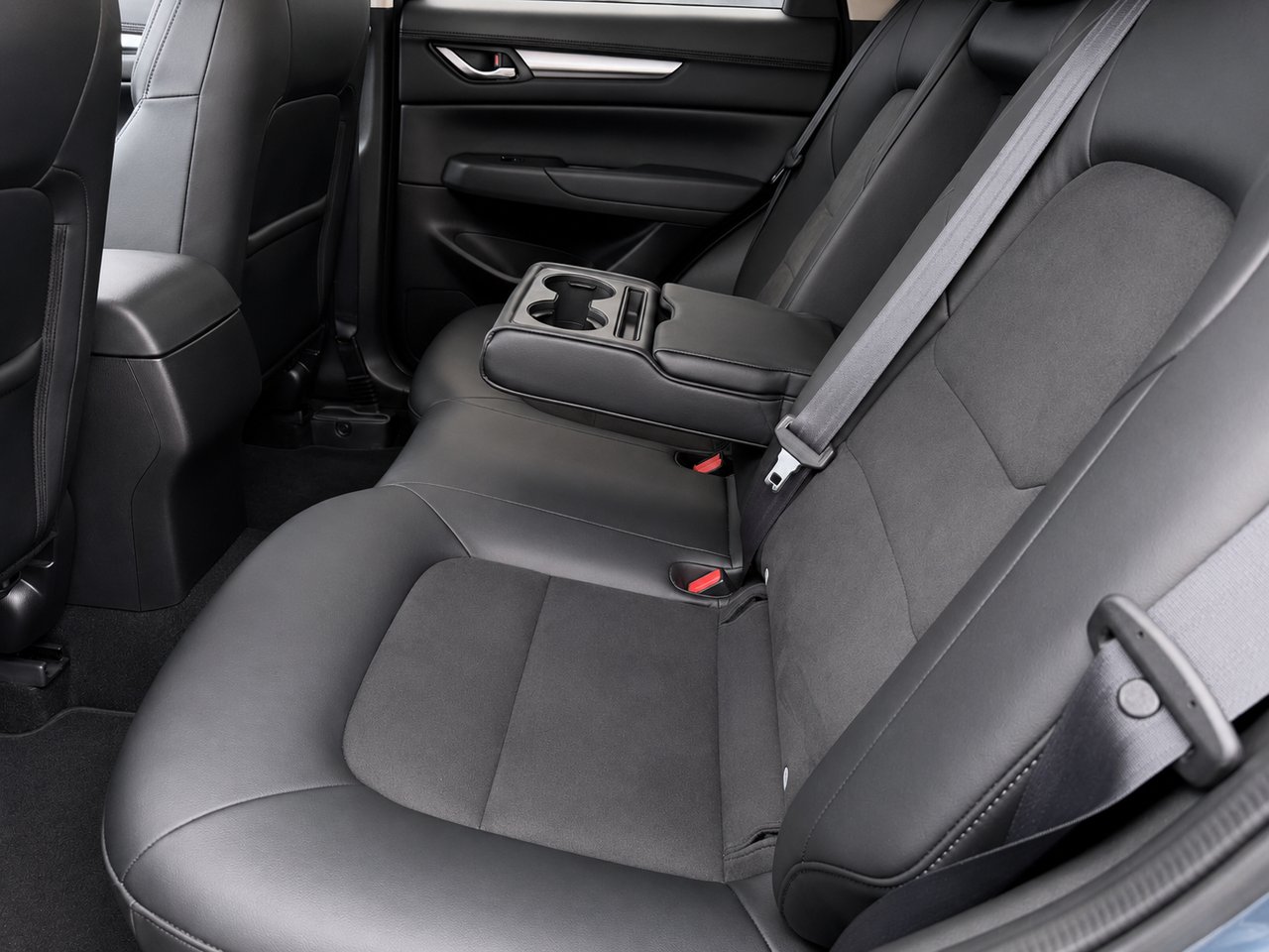 2021 Mazda CX-5 Grey Châteauguay - photo #7