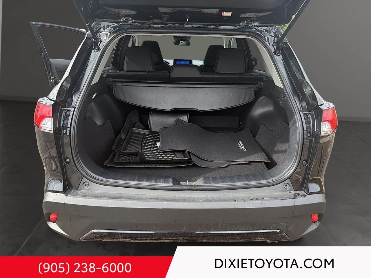 2024 Toyota Corolla Cross LE PREMIUM AWD / CLEAN CARFAX / HEATD SEATS / MOONROOF / ALLOY WHEELS / CARPLAY AND ANDROID AUTO Black Mississauga - photo #19