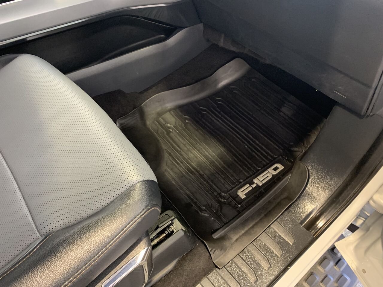 Ford F-150 Lightning LARIAT LARIAT cabine SuperCrew 4RM caisse de 5,5 pi 2023 Gris Châteauguay - photo #23