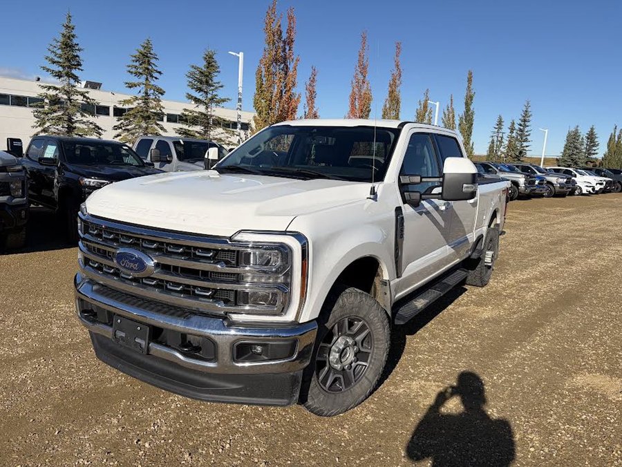 2023 Ford Super Duty F-350 SRW LARIAT White