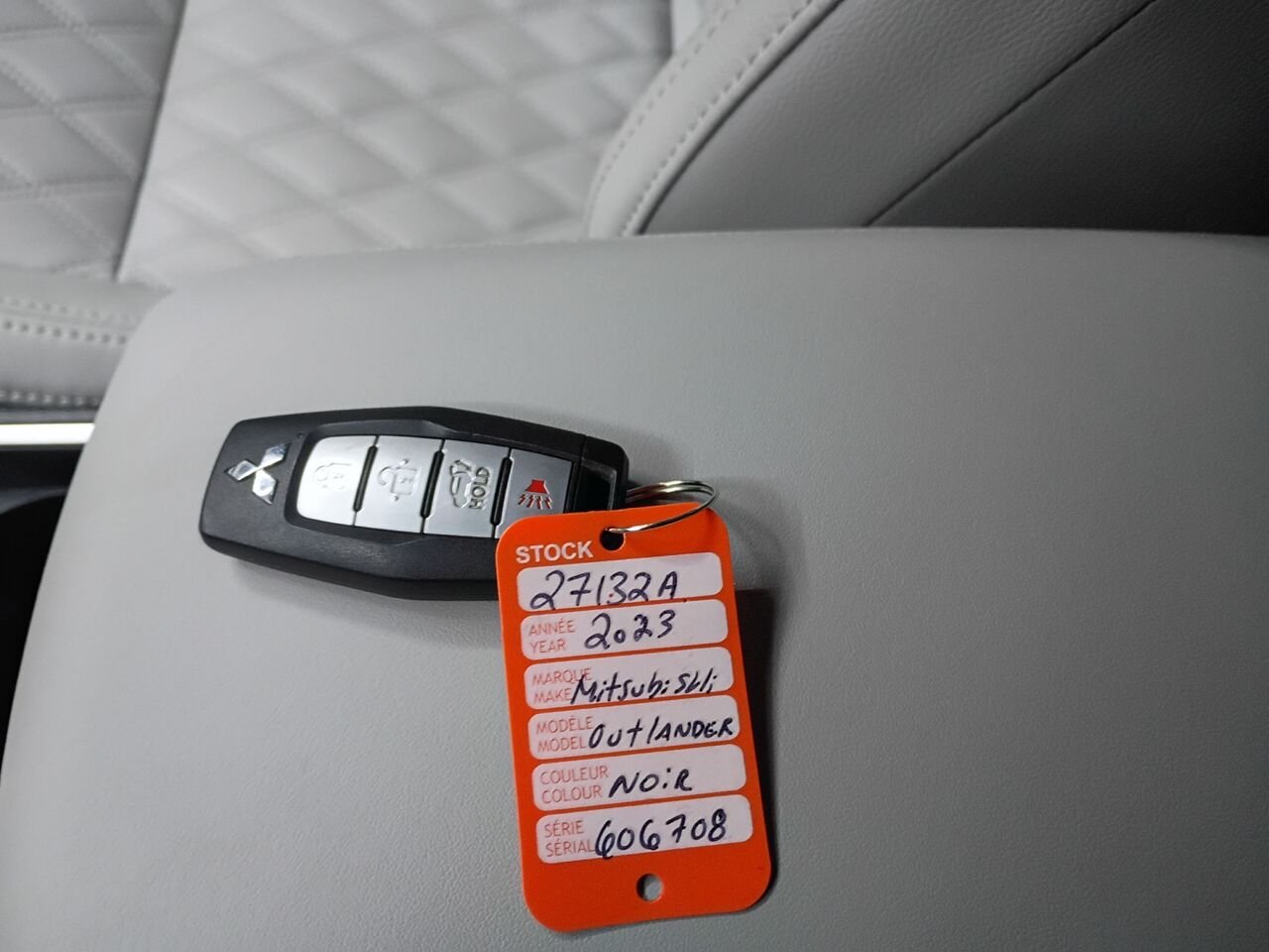 2023 Mitsubishi Outlander Plug-In Hybrid Black Blainville - photo #32