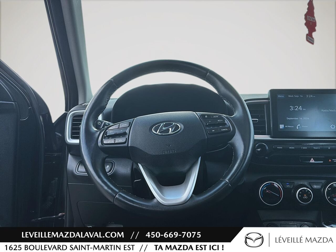 2020 Hyundai Venue Trend IVT Black Laval - photo #13