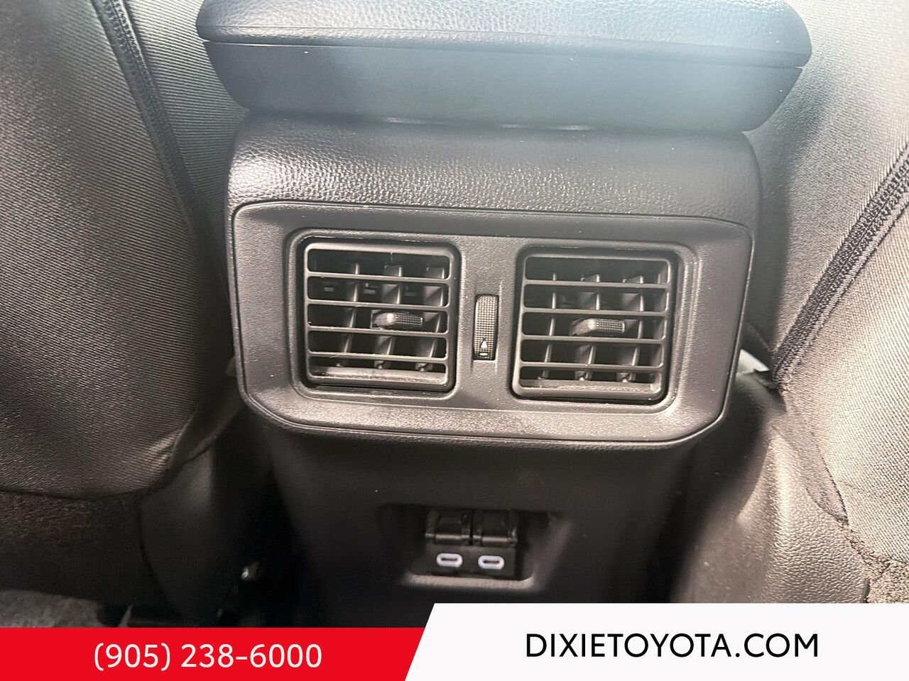 2025 Toyota RAV4 XLE AWD / CLEAN CARFAX / HEATED SEATS / MOONROOF / ALLOY WHEELS / CARPLAY AND ANDROID AUTO Black Mississauga - photo #18
