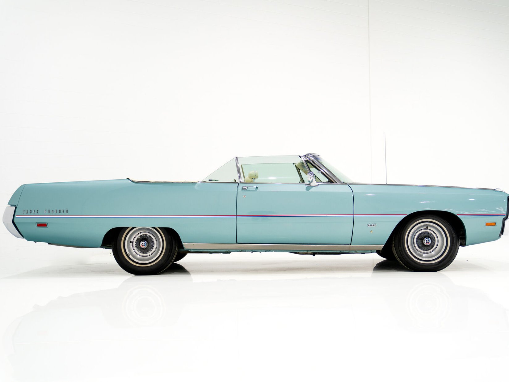 1969 Chrysler 300 Blue Montreal - photo #3