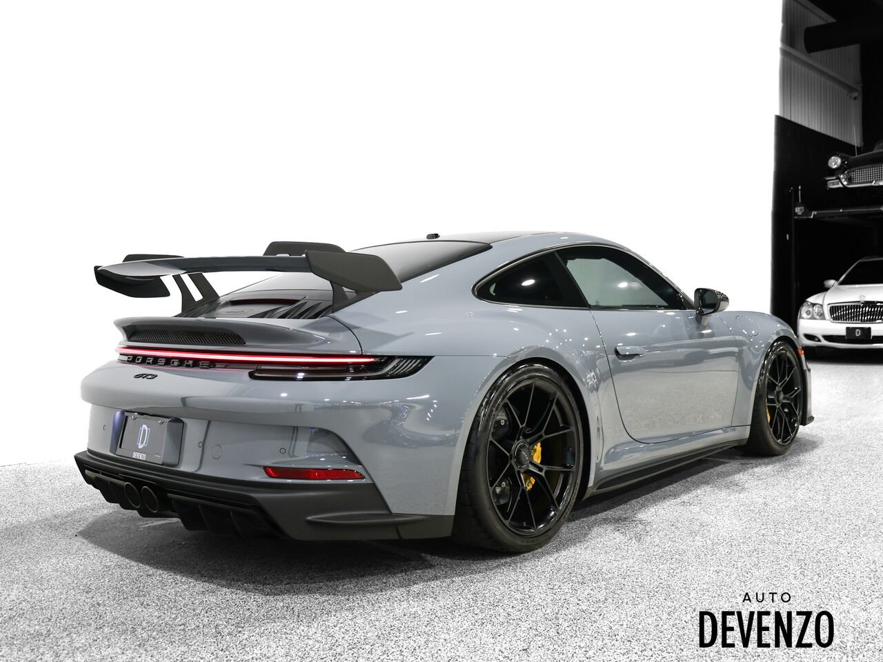 2024 Porsche 911 Grey Saint-Eustache - photo #2
