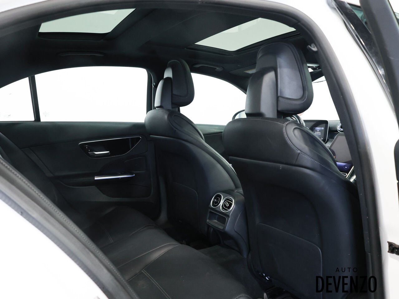 2023 Mercedes-Benz Classe-C White Saint-Eustache - photo #8