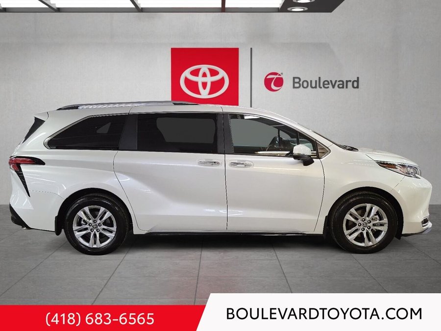 2026 Toyota Sienna LIMITED, 7 PLACES White