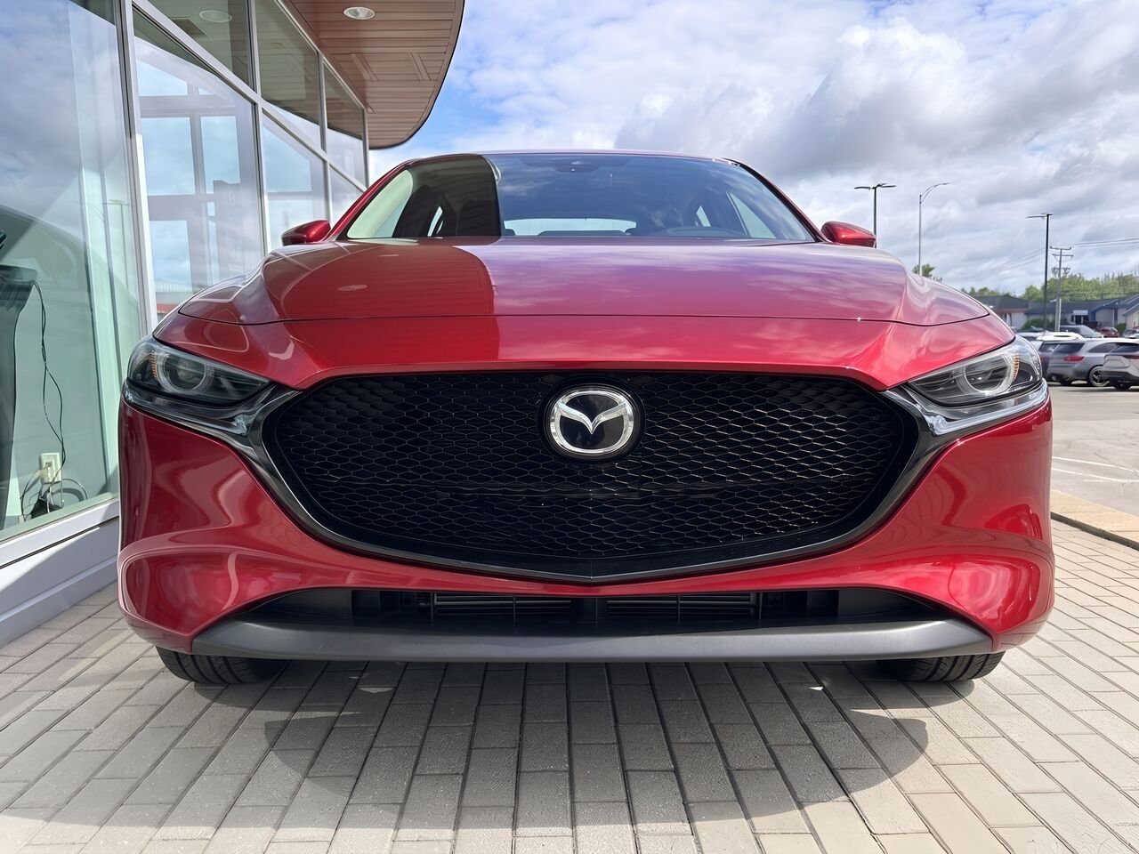 MAZDA Mazda3 Sport 2026 Rouge vibrant cristal métallisé Notre-Dame-des-Prairies - photo #3
