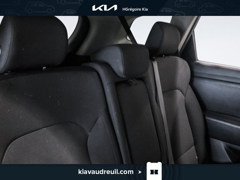 2014 Kia Rondo White Laval - photo #22