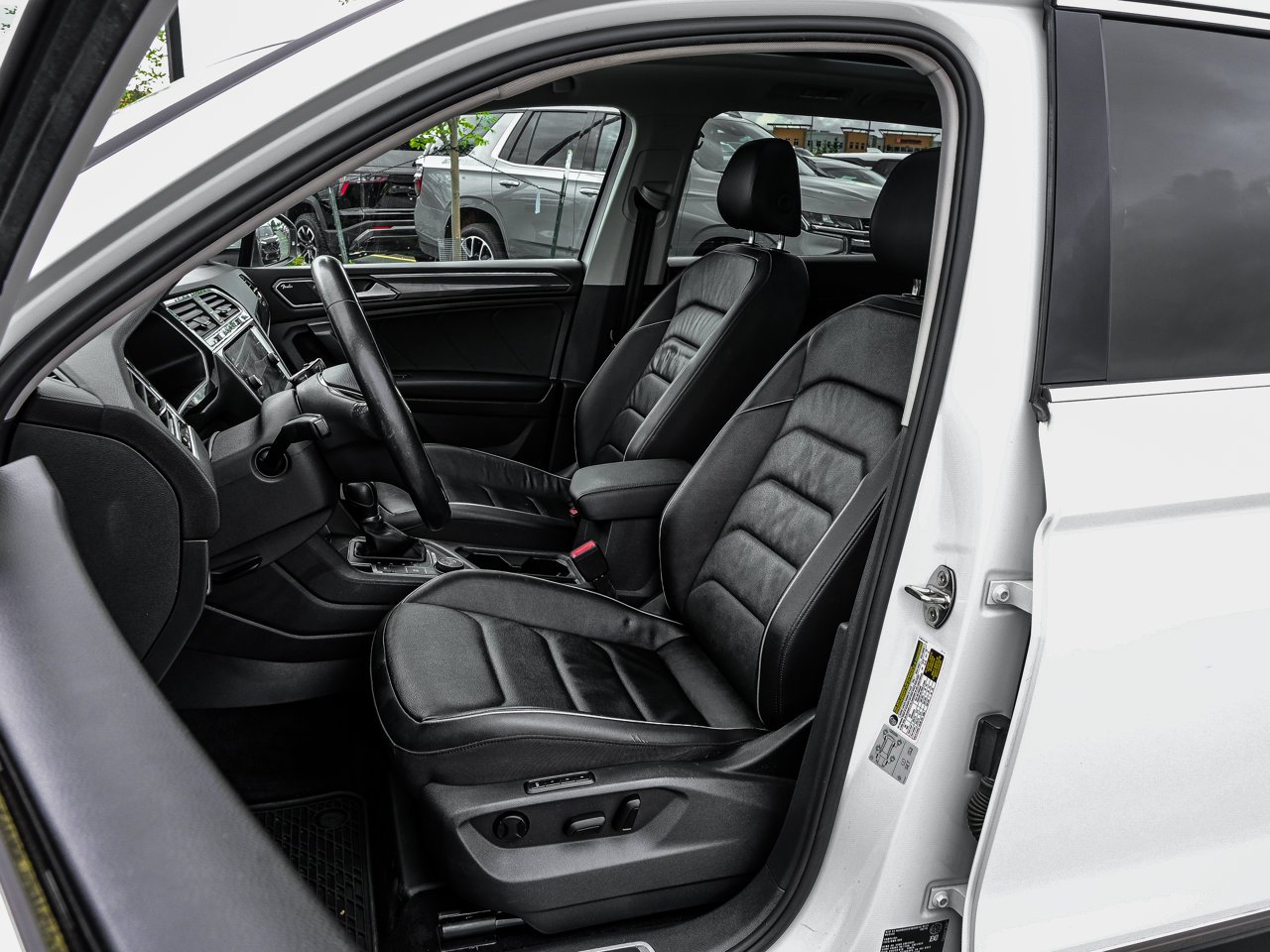 2018 Volkswagen Tiguan Highline 4MOTION White Sherwood Park - photo #16