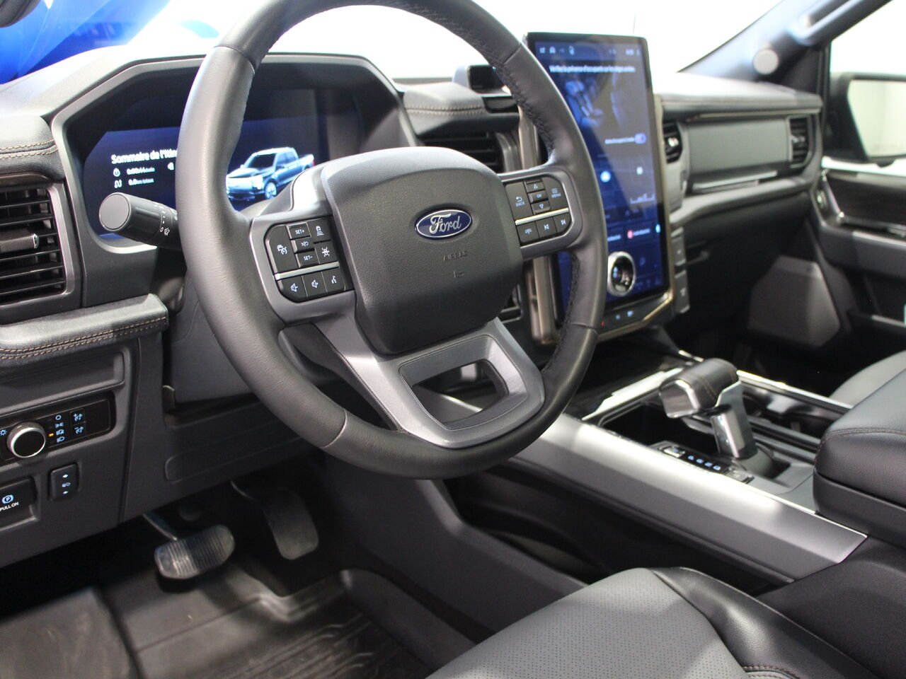 2025 Ford F-150 Lightning LARIAT F150 LIGHTNING LARIAT Grey Châteauguay - photo #16