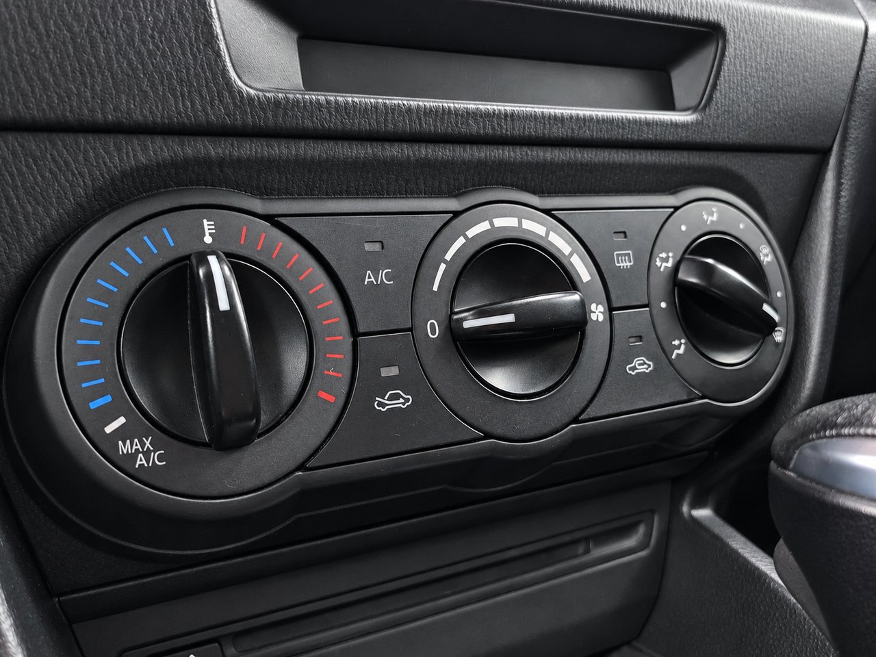 2015 Mazda Mazda3 GX SKY Bronze Val-David - photo #22
