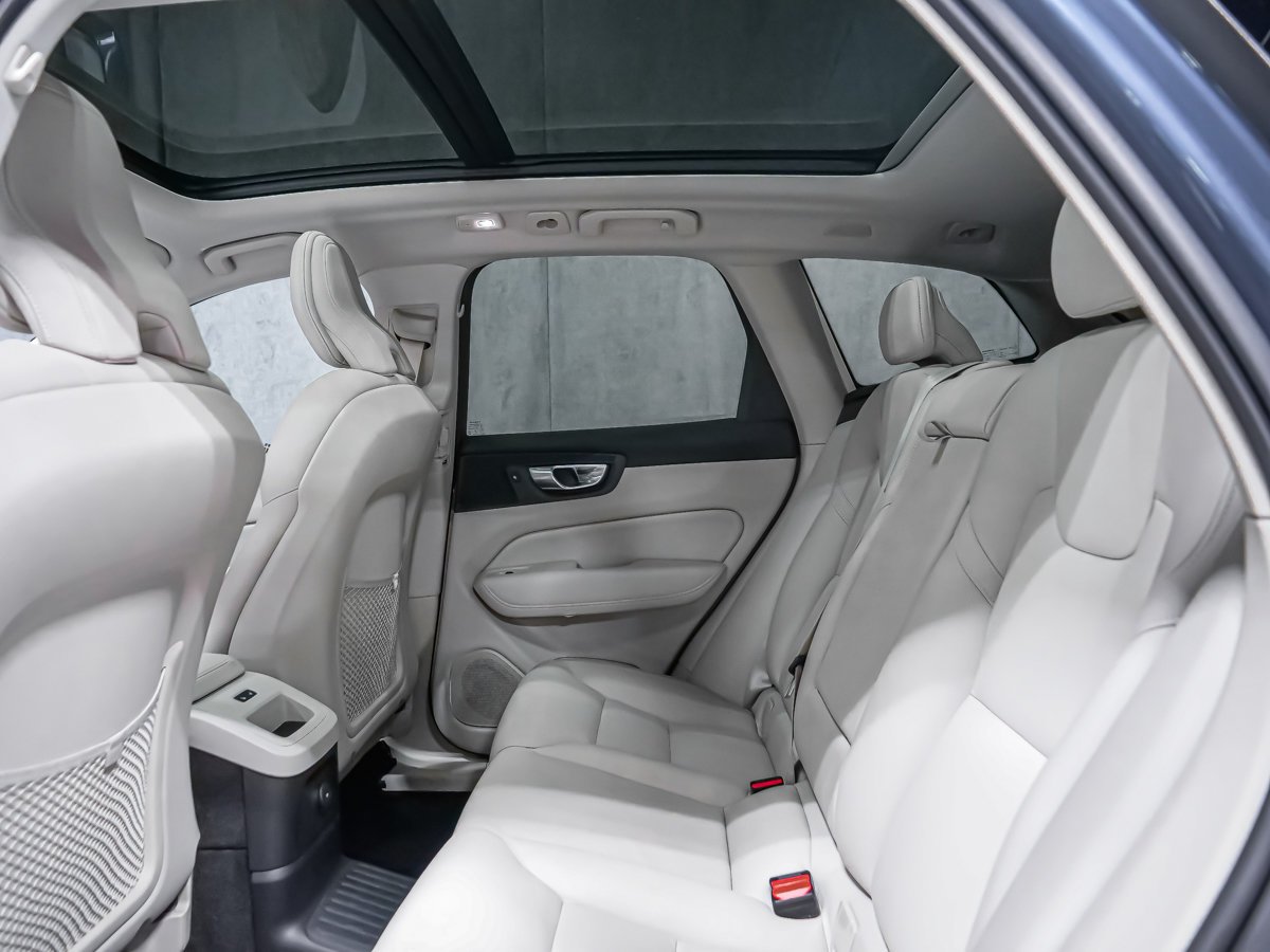 2023 Volvo XC60 Recharge Plus Bright Theme Blue Montreal - photo #11