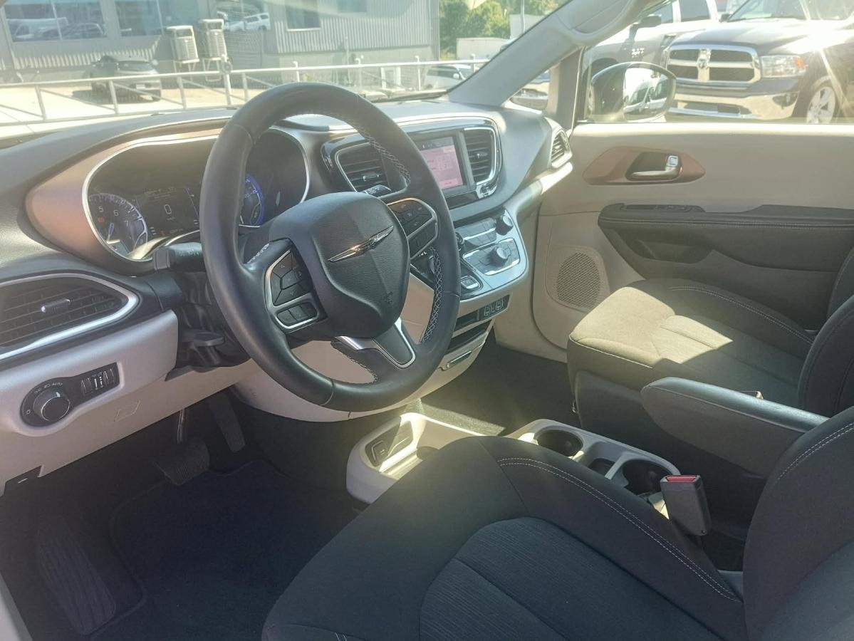 Chrysler Grand Caravan 2022 Gris Lac Mégantic - photo #8