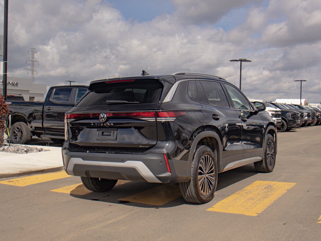 2026 Volkswagen Tiguan Comfortline 4MOTION Black Sherwood Park - photo #9