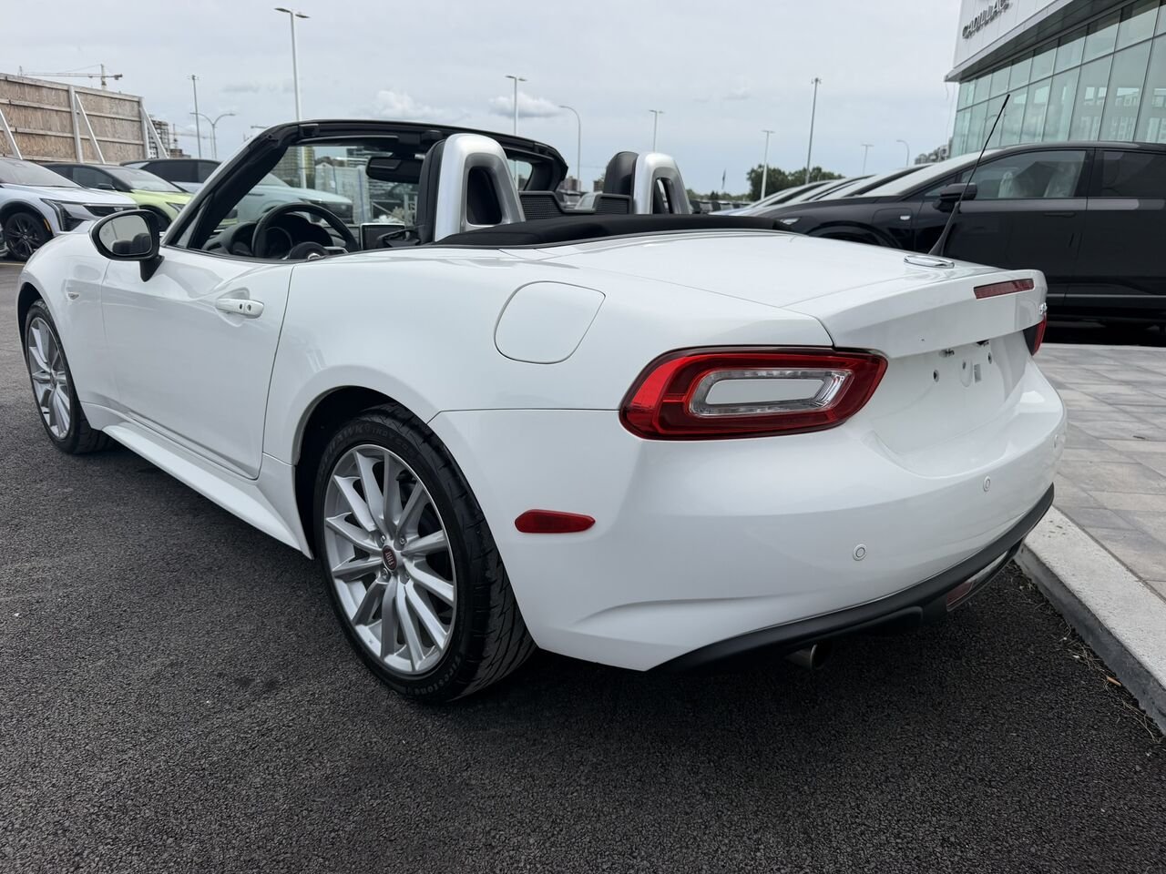 2017 FIAT 124 Spider LUSSO White Laval - photo #11