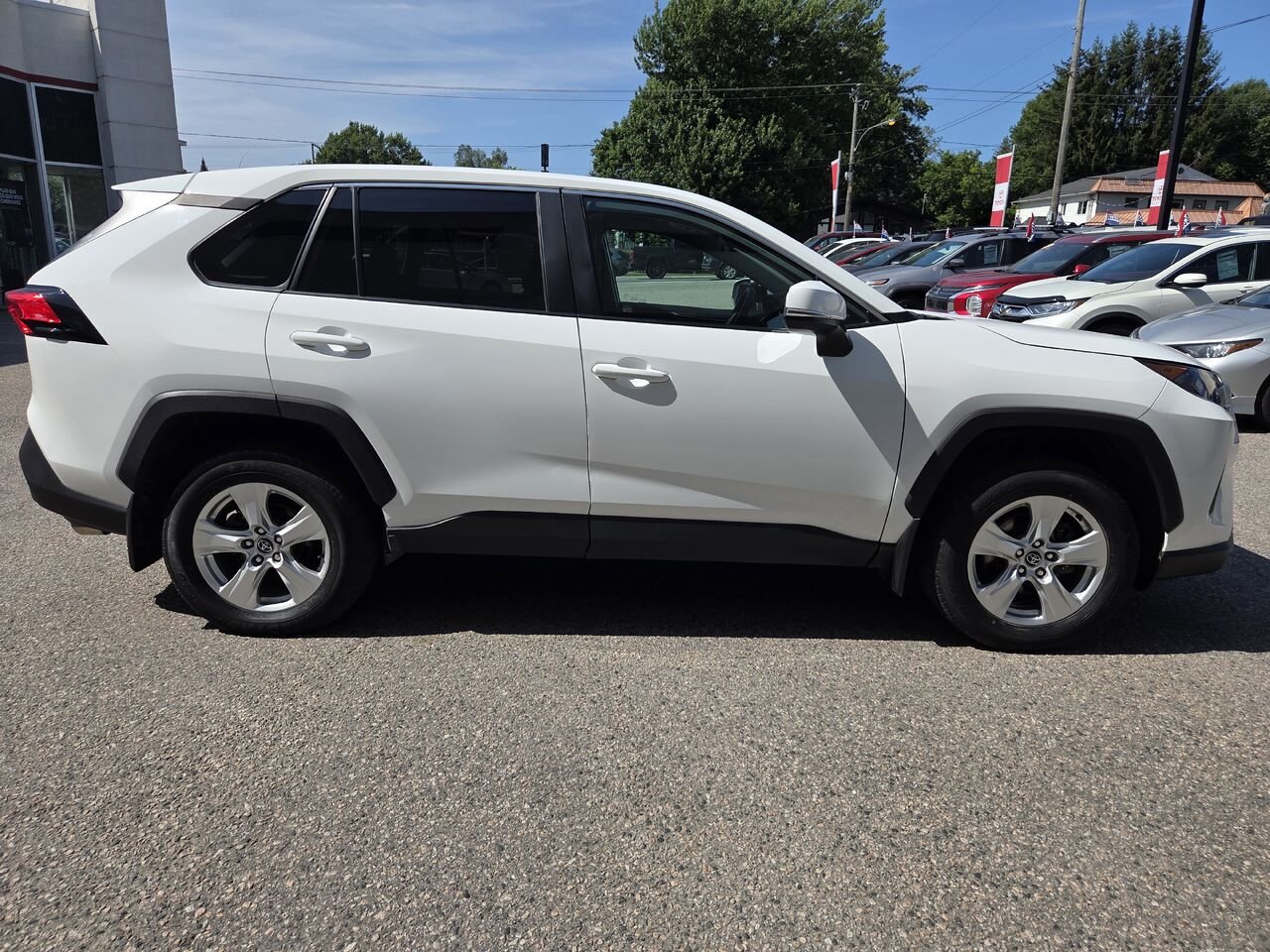 Toyota RAV4 2023 Blanc Mont-Laurier - photo #3